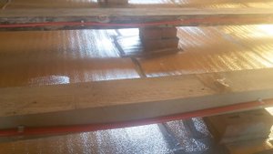 Теплый водяной пол на деревянной основе.