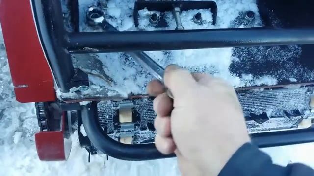 Натягиваю приводную цепь на Мотобуксировщике БТС 500 смотреть онлайн