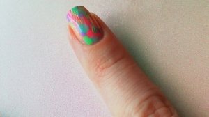 Тай-дай маникюр обычным лаком