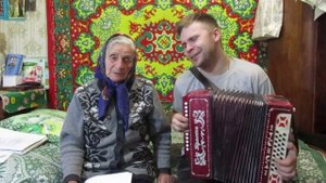 Тёплая, как русская печь песня: Под окном черёмуха - Алексей Ерахтин внук и бабушка поют под гармон