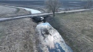 Русский танк свалился с моста в селе Буровка