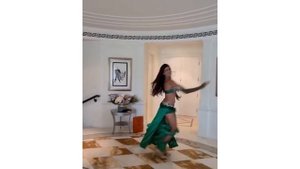 Жена Стаса Михайлова поздравила певца с 23 Февраля, пригласив арабскую танцовщицу?