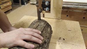 Самодельная пила пилит морёный дуб.