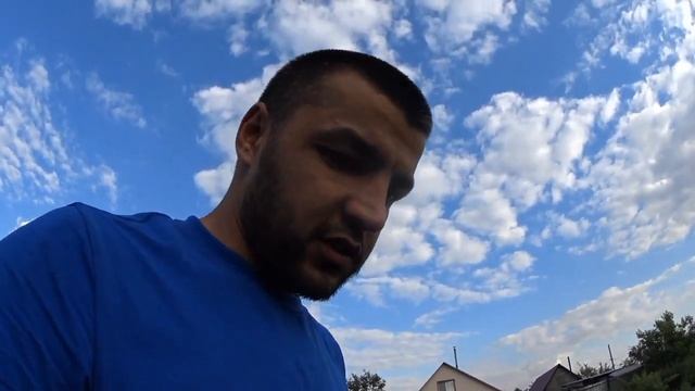 Сбор клубника на продажу. Сколько стоит килограмм клубник вашем городе???