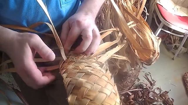 золотая красивая косичка лапти на коленке! смотреть онлайн