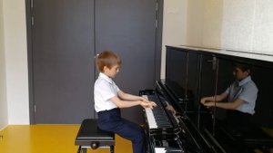 У. Гиллок "Маленькая цветочница в Париже"