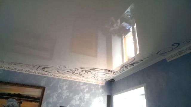 Глянцевый потолок с фотопечатью с выключенной подсветкой смотреть онлайн