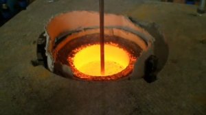 Производство биметаллической сталемедной проволоки. Нанесение расплава меди на проволоку.