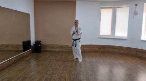 Комбинация: Удар рукой с разворота