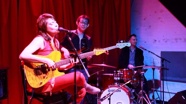 "TurnTheWorldAround" Eliane Amherd live at Club Bonafide NYC смотреть онлайн