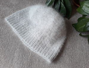 Мужская шапка из "пуха норки". Вязание спицами