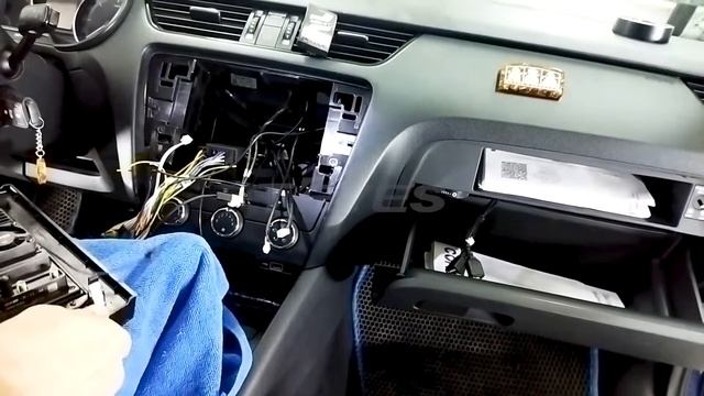 Установка магнитолы TEYES на SKODA OCTAVIA A7 3 2013-2018 смотреть онлайн