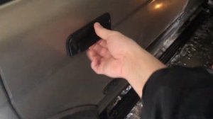 Что делать если замерзла ручка двери в машине?