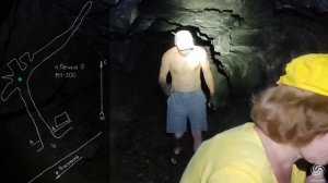 Камень Печка с пещерой