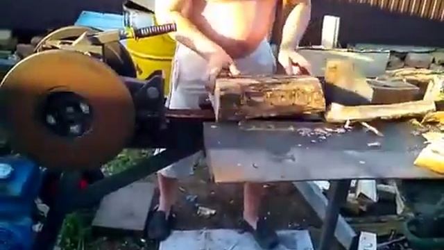 Делаем реечный инерционный дровокол √14, колка дров, теперь мужику можно и отдох
