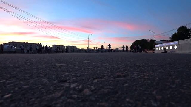 На ТАНКЕ в Макдональдс | Паркуемся на Красной Площади | Говорим с подписчиками смотреть онлайн