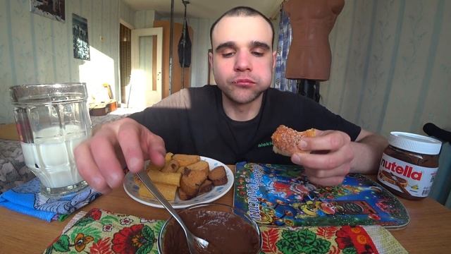 МУКБАНГ АСМР БУЛОЧКИ / РУЛЕТИКИ ВАФЕЛЬНЫЕ / СУХАРИКИ / ПАСТА ОРЕХОВАЯ / МОЛОКО / EATING ASMR Mukban смотреть онлайн