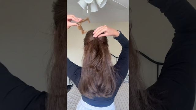 Эту причёску повторит даже ребенок! #hairhacks #tutorial #зачіска #жінки