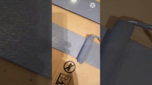 видео урок по монтажу скрытого плинтуса