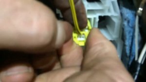 Желтый разъём подушки безопасности тойота