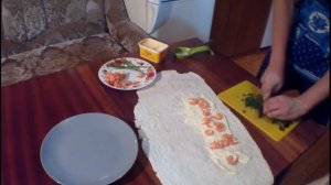 Рулет из лаваша с креветками