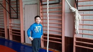 КАК НАУЧИТЬСЯ ЛАЗАТЬ НА КАНАТЕ #спортнормажизни