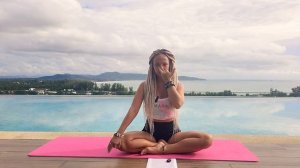 Утренняя дыхательная практика Нади Шотхана Пранаяма. Йога с #lady_brand