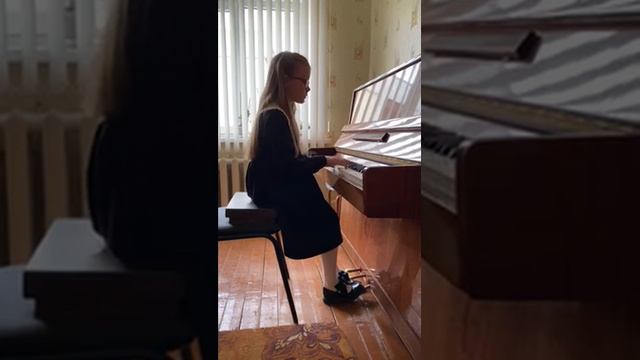 Первый Вальс. А.Живцов. Исполняет Парфенова Камилла смотреть онлайн