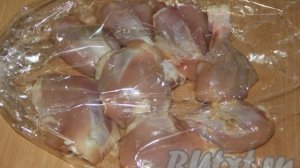 Куриные бедра с картошкой в рукаве