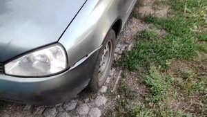 Автомобиль катится с горки на первой или задней скорости. Пример неисправности