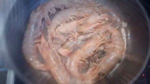 Лангустины жареные в соевом соусе с чесноком