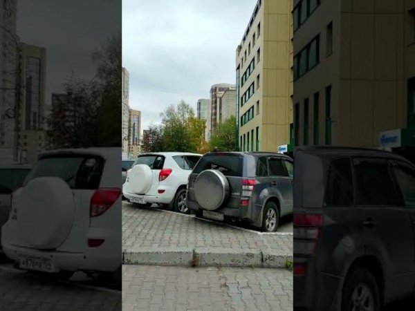 Новосибирск 2021.10.13 обвалился асфальт, провалились машины.