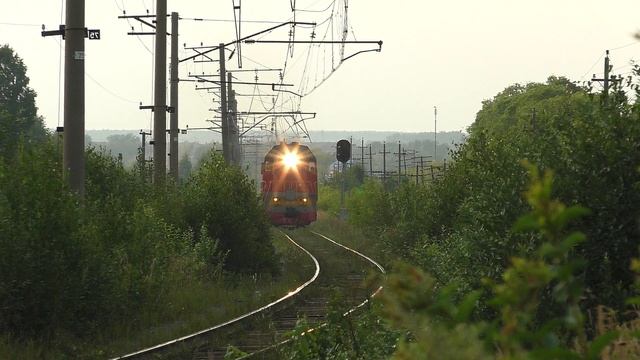 ТЭМ7-0291 резервом идет на разгон с приветливой бригадой смотреть онлайн