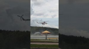 Вертолет тушит пожар. Учения РБ.