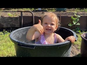 Иван Купала. Ульяна и Варвара обливаются на Даче