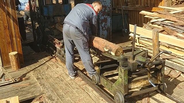 РАМНАЯ ПИЛОРАМА Р63 В ДЕЛЕ, РАСПИЛОВКА ЛИСТВЕННИЦЫ - видео с работы