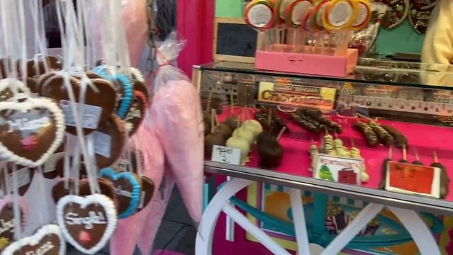 Диана на ярмарке, карусели, отдых, качели, мороженое Freimarkt смотреть онлайн