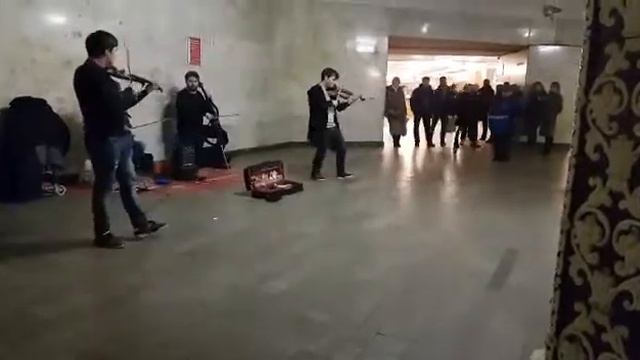 В метро живая музыка смотреть онлайн