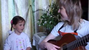 Под небом голубым... Исполняет Аня, 4 года.