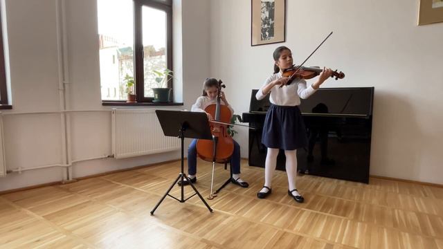 Timeea Comnoiu - vioara cl.a 4-a  Carla Achim- cello - cl.a 4-a