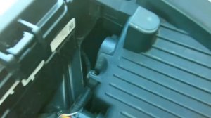 Замена ламп ДХО, замена ламп подсветки фар, меняем лампы головного света  Hyundai SOLARIS.