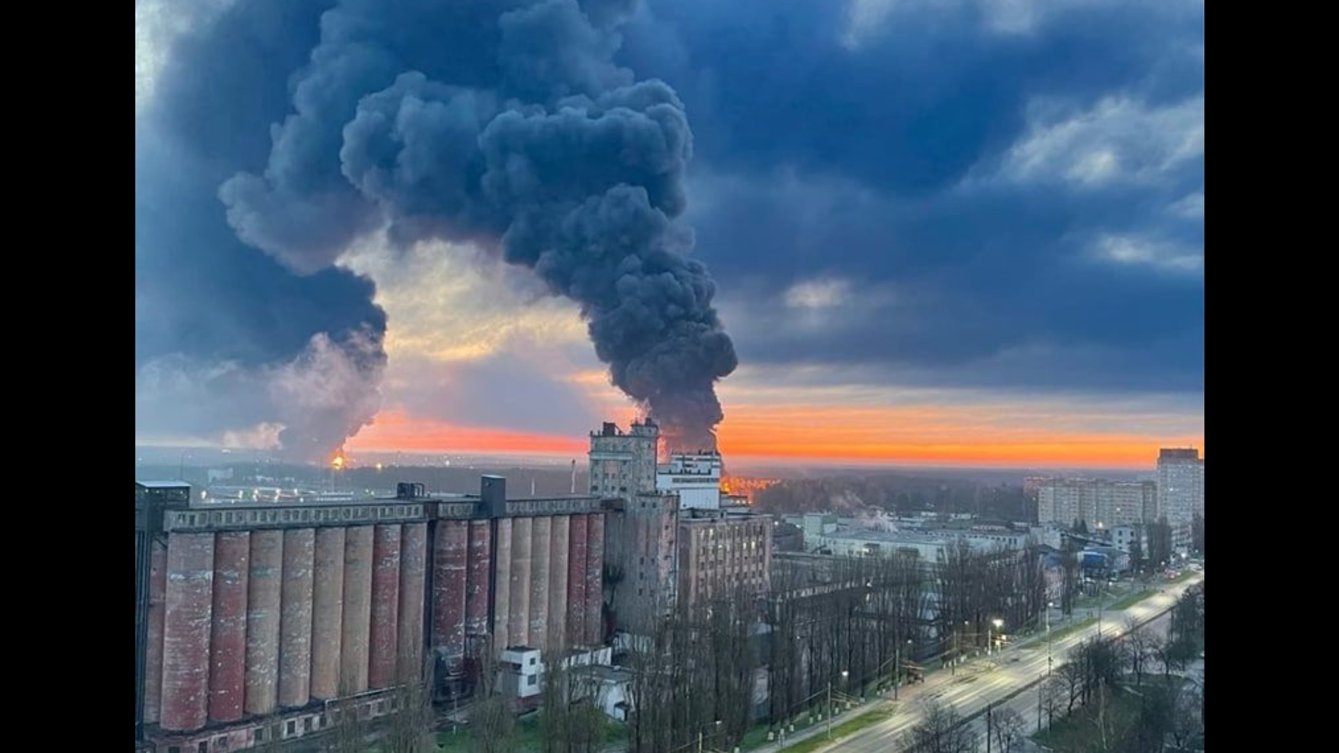 ТЕРАКТ  НА НЕФТЕБАЗЕ В БРЯНСКЕ ... 25 АПРЕЛЯ