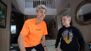 ВЛАД А4 ПОКАЗАЛ МЛАДШЕГО БРАТА НА КАМЕРУ В НОВОМ ВИДЕО