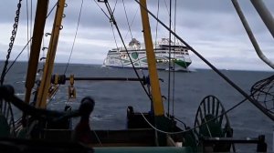 В нашу гавань заходили корабли.... большиииие корабли из океана....