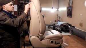 Hyundai Genesis снимаем крышку с передних сидений