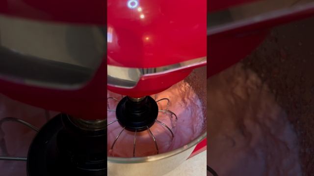 Черносмородиновое птичье молоко и клубничное суфле из желе