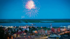 В Ханты-Мансийске выступят «Летающие люди»: что ещё ждать югорчанам в День России?
