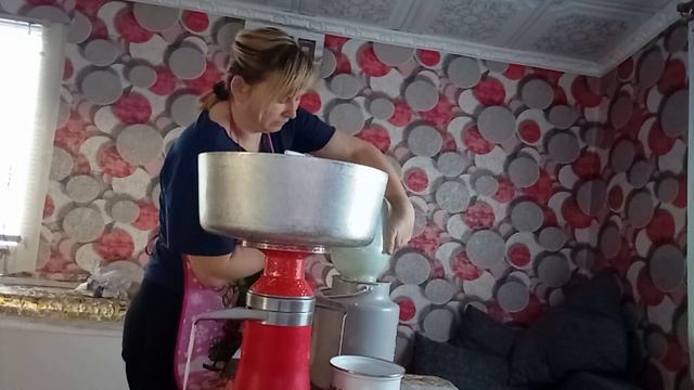 Сипорация молока//испекла пирог сметанник// смотреть онлайн