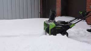 Аккумуляторный снегоуборщик Greenworks GD82ST обзор и ❄️тест❄️