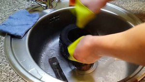 снятие покрышки с диска.